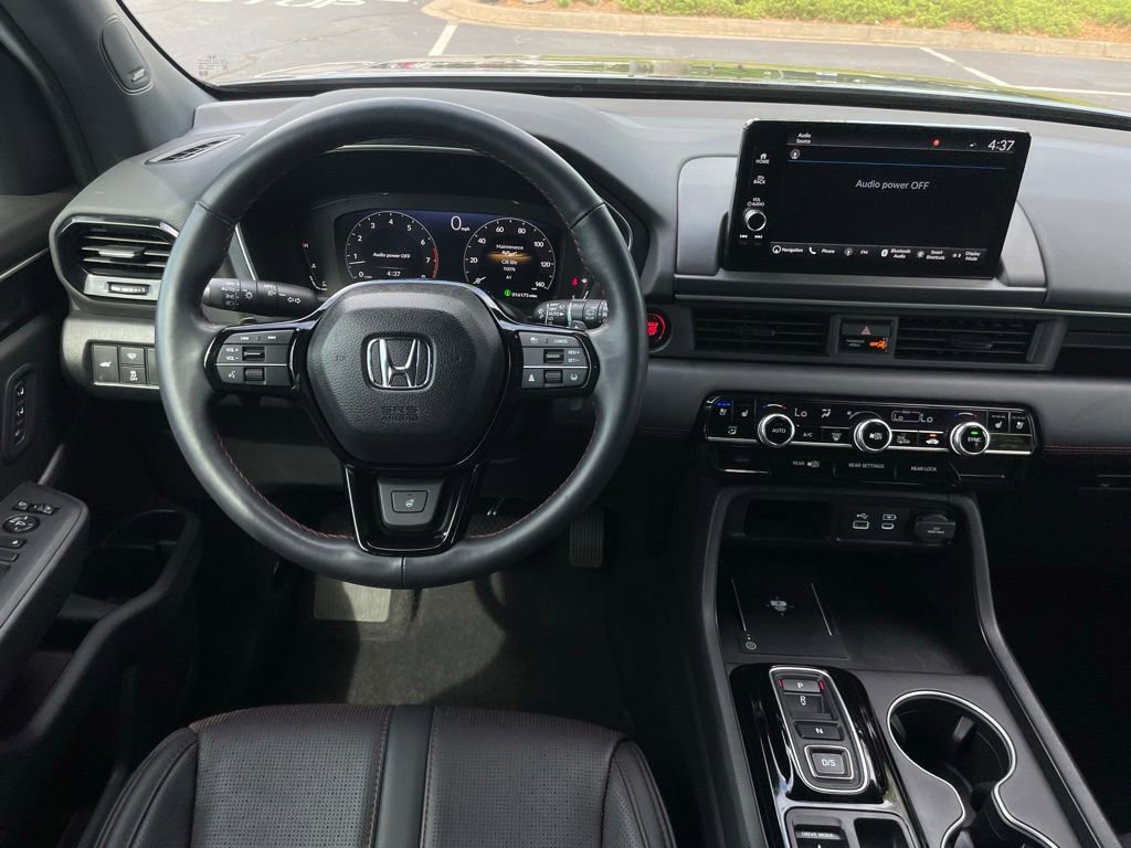 Used 2025 Honda Pilot Black Edition image 11