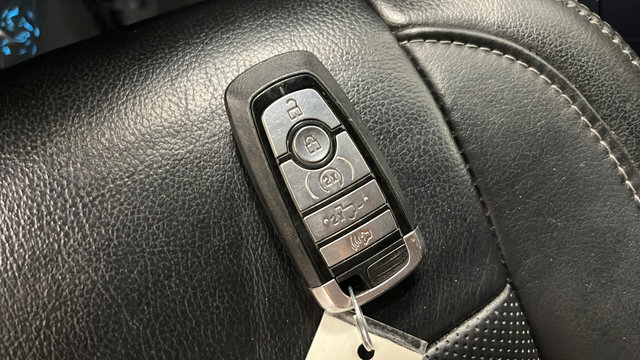 Used 2019 Ford F350 Lariat w/ Lariat Ultimate Package AWD/4WD image 38