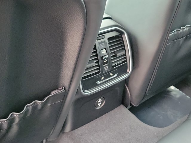 New 2026 Porsche Macan Turbo AWD/4WD image 19