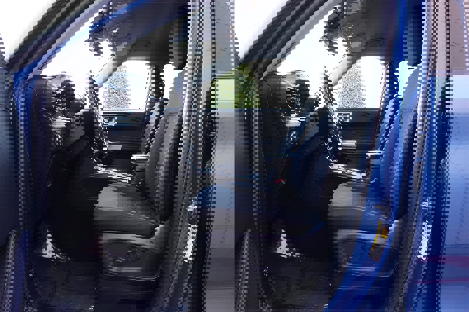 Used 2022 Ford Explorer XLT image 16