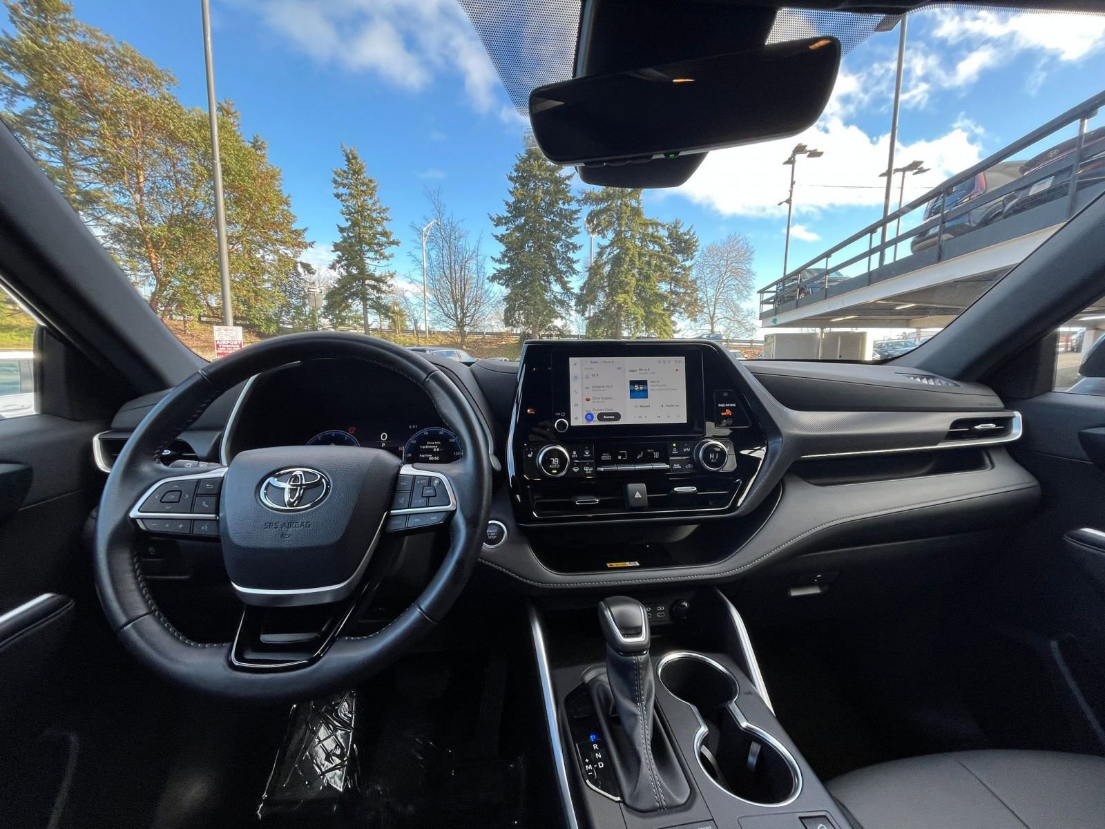 Used 2025 Toyota Highlander XSE image 36