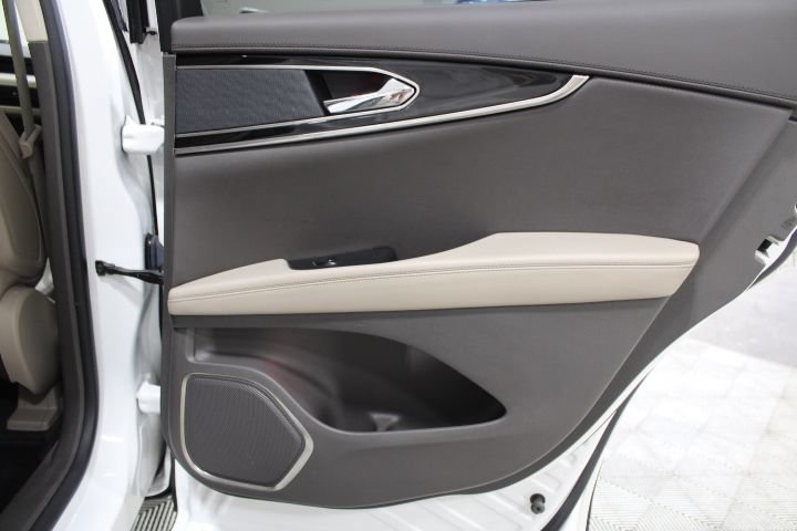 Used 2022 Lincoln Nautilus Reserve AWD/4WD image 29