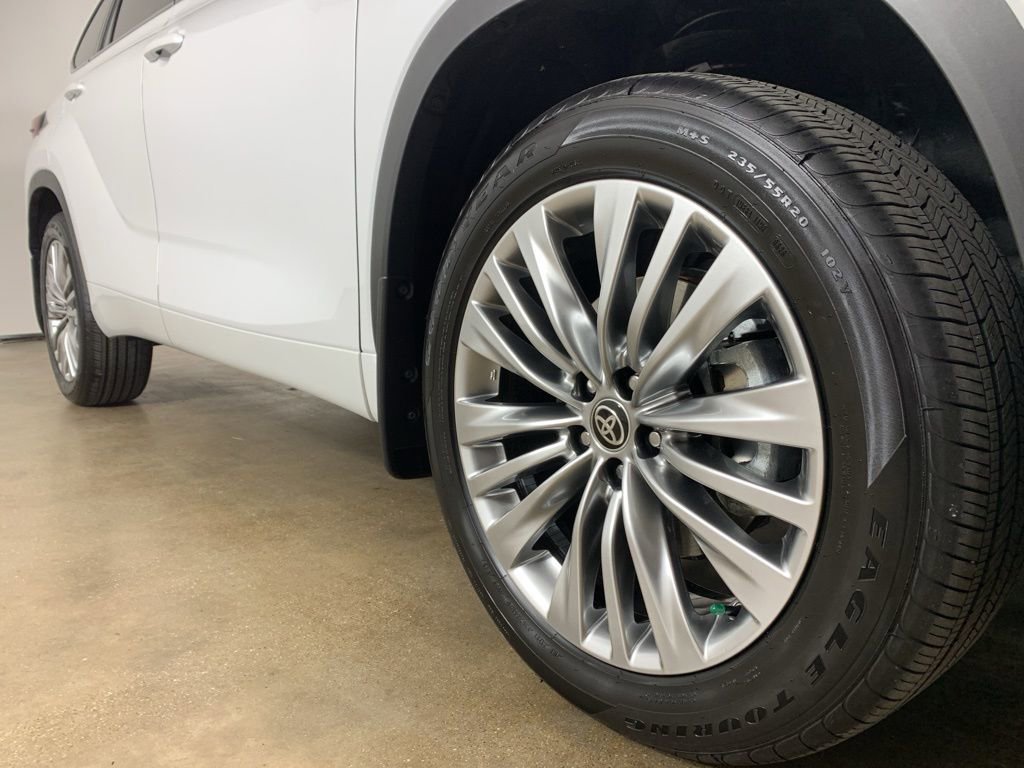 Used 2026 Toyota Highlander Limited image 6