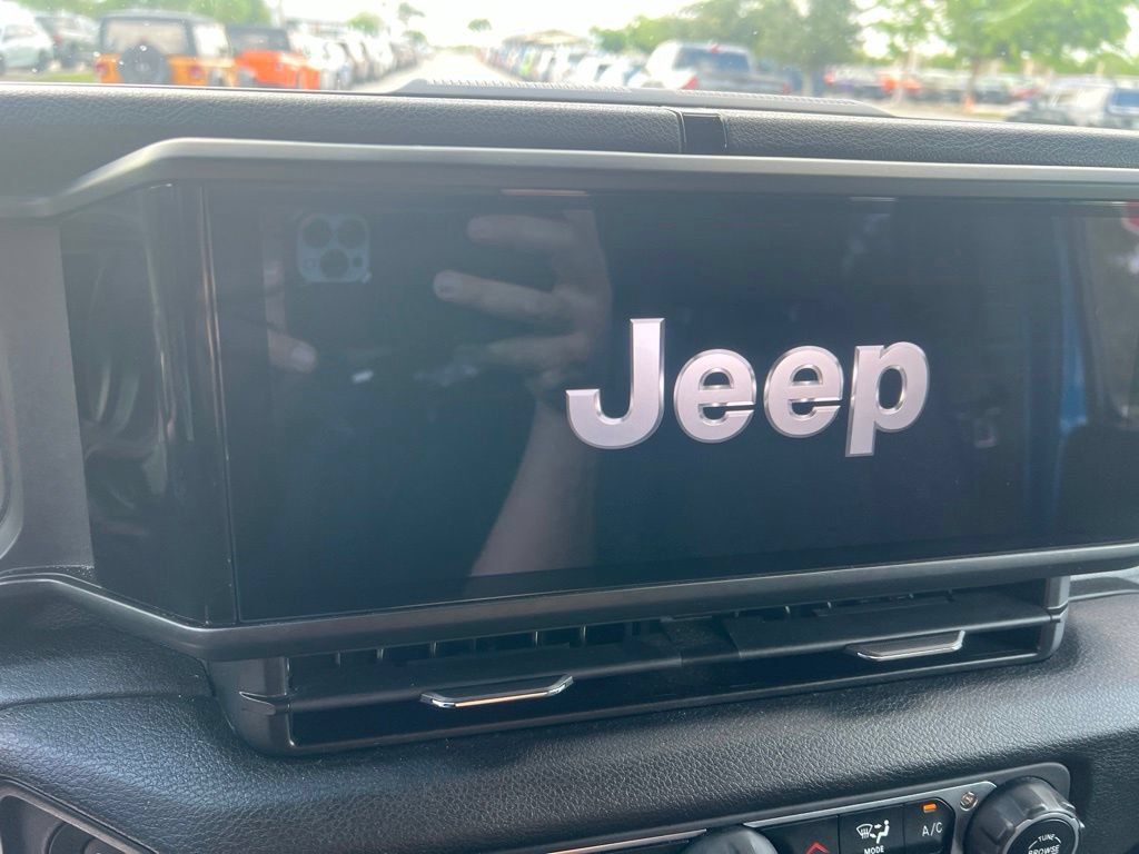 Used 2024 Jeep Wrangler Unlimited Sport AWD/4WD image 44