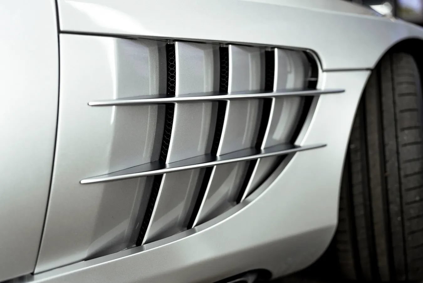 Used 2006 Mercedes-Benz SLR image 25
