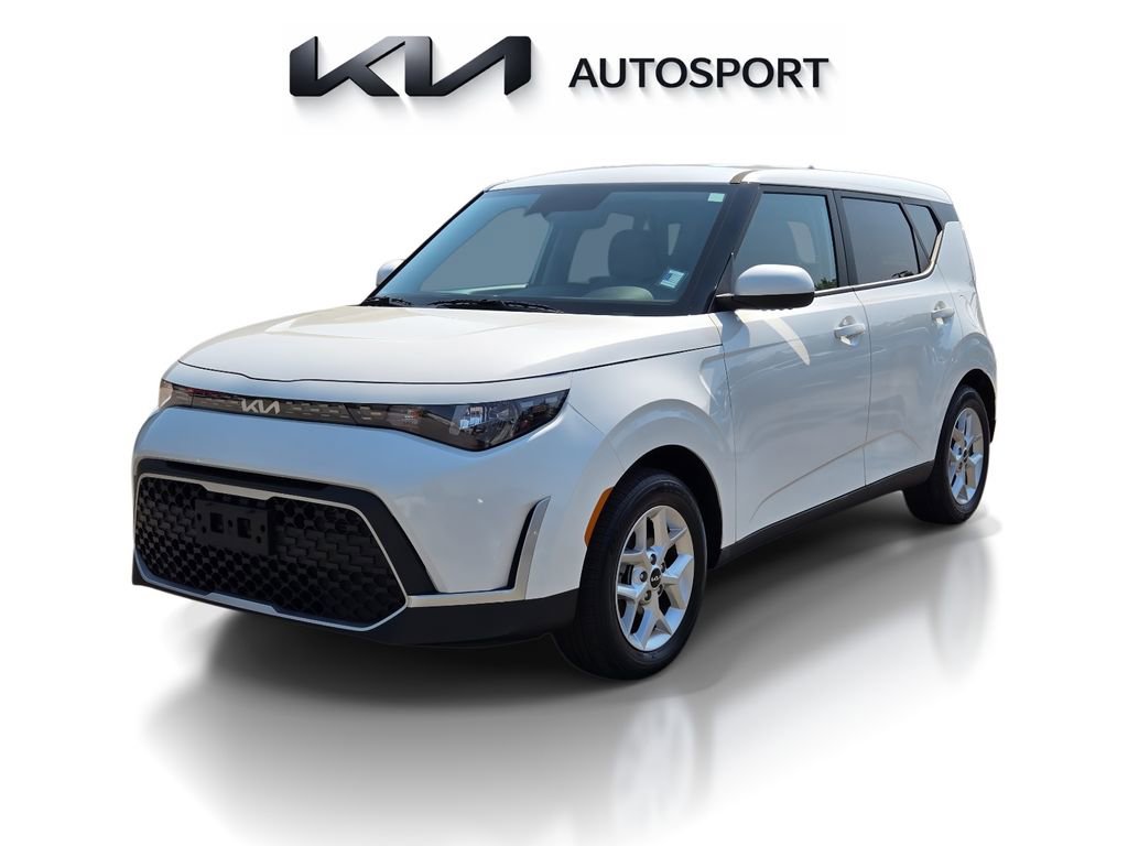 Used 2025 Kia Soul LX FWD image 1