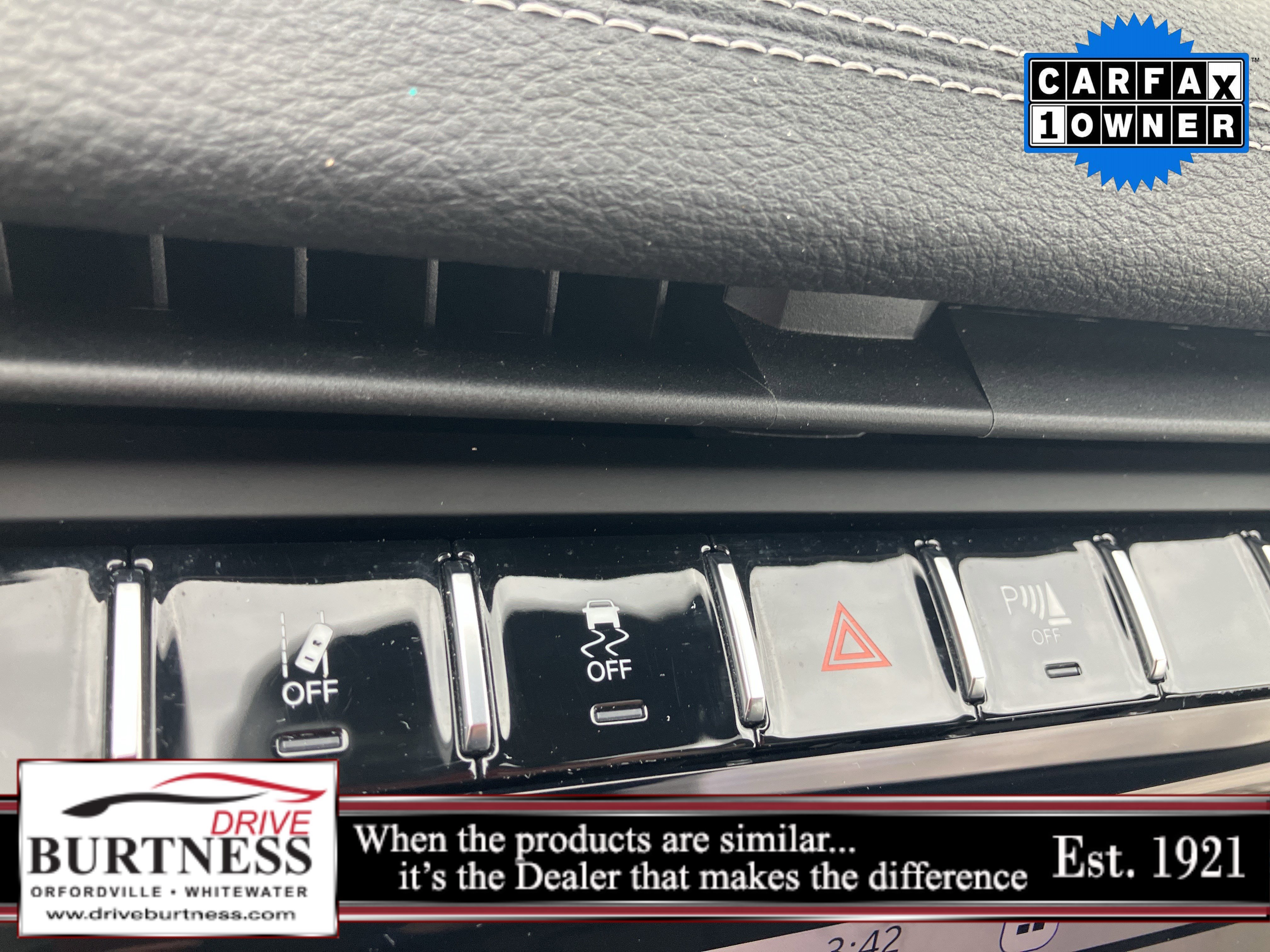 Used 2023 Jeep Grand Cherokee Limited w/ Black Appearance Package image 31