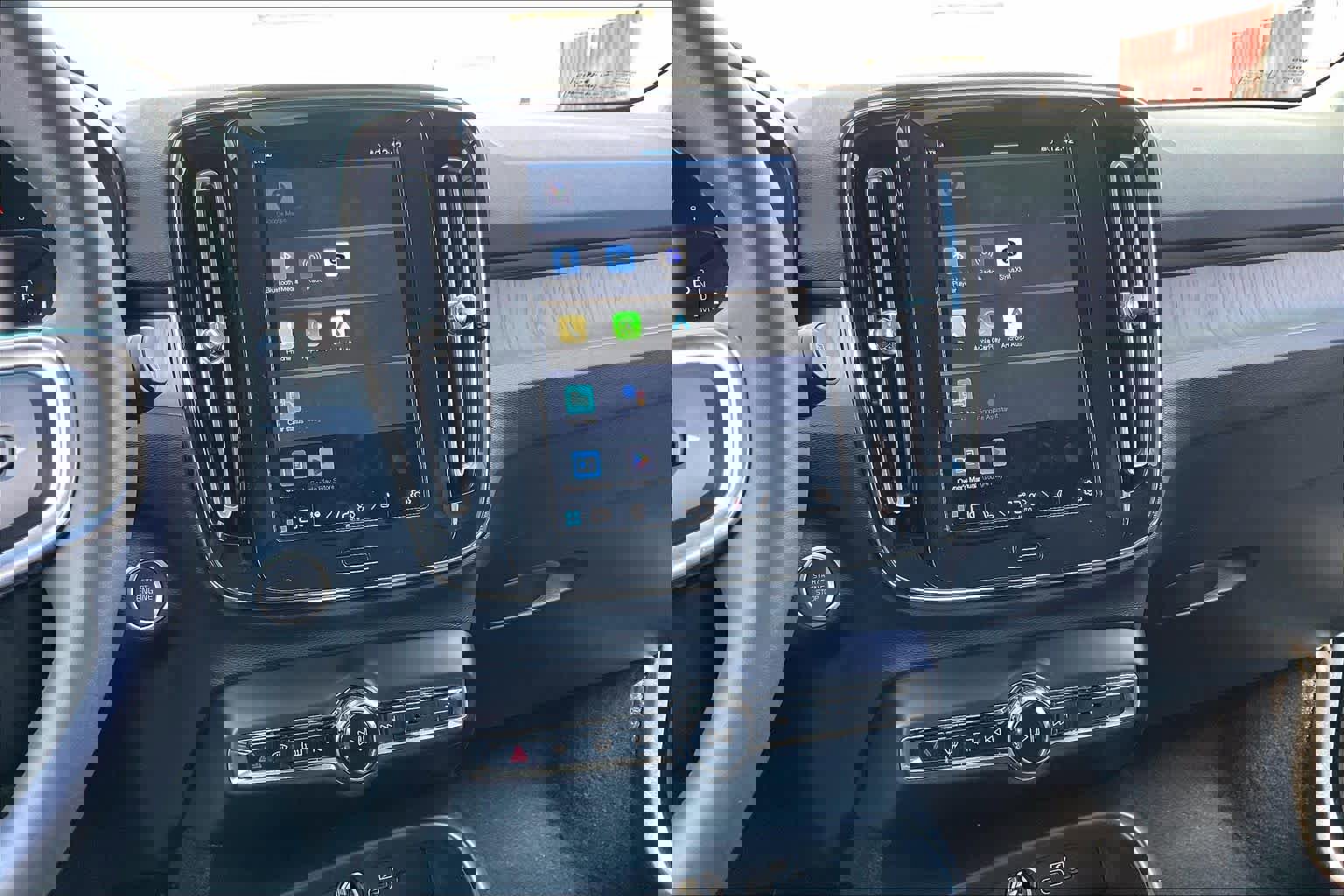 Used 2023 Volvo XC40 B5 Core w/ Convenience Package image 6