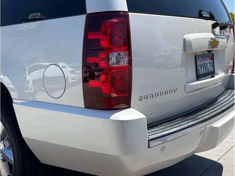 Used 2013 Chevrolet Suburban LTZ RWD image 11