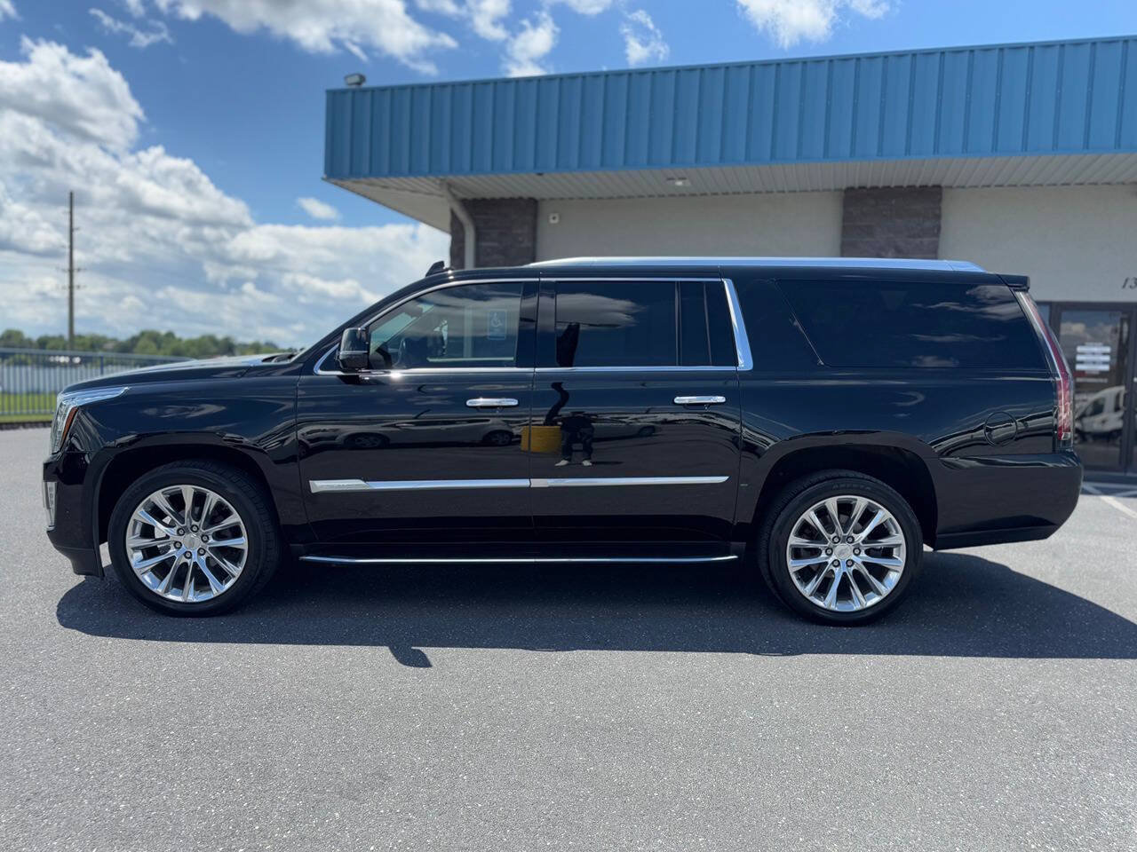 Used 2018 Cadillac Escalade ESV Premium Luxury AWD/4WD image 45