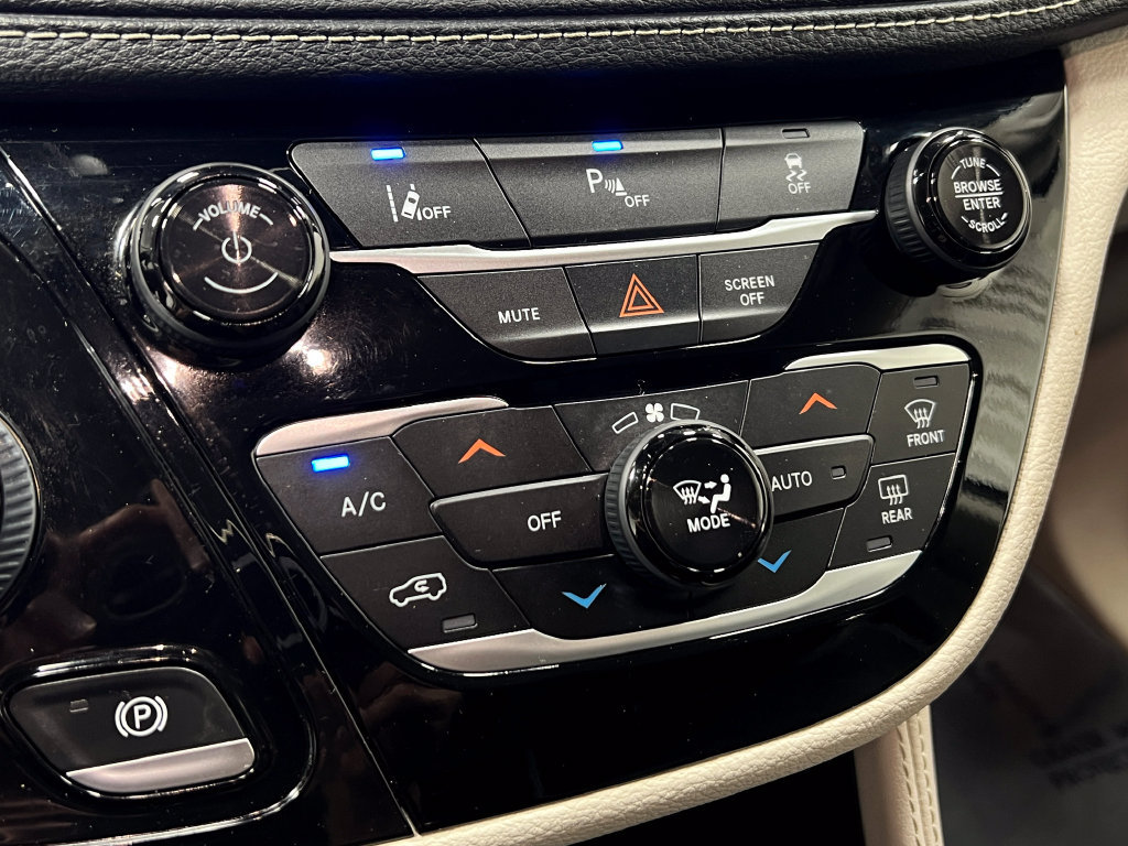 Used 2021 Chrysler Pacifica Limited FWD image 27