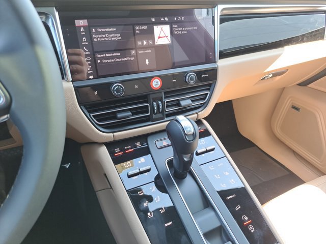Used 2026 Porsche Macan image 31
