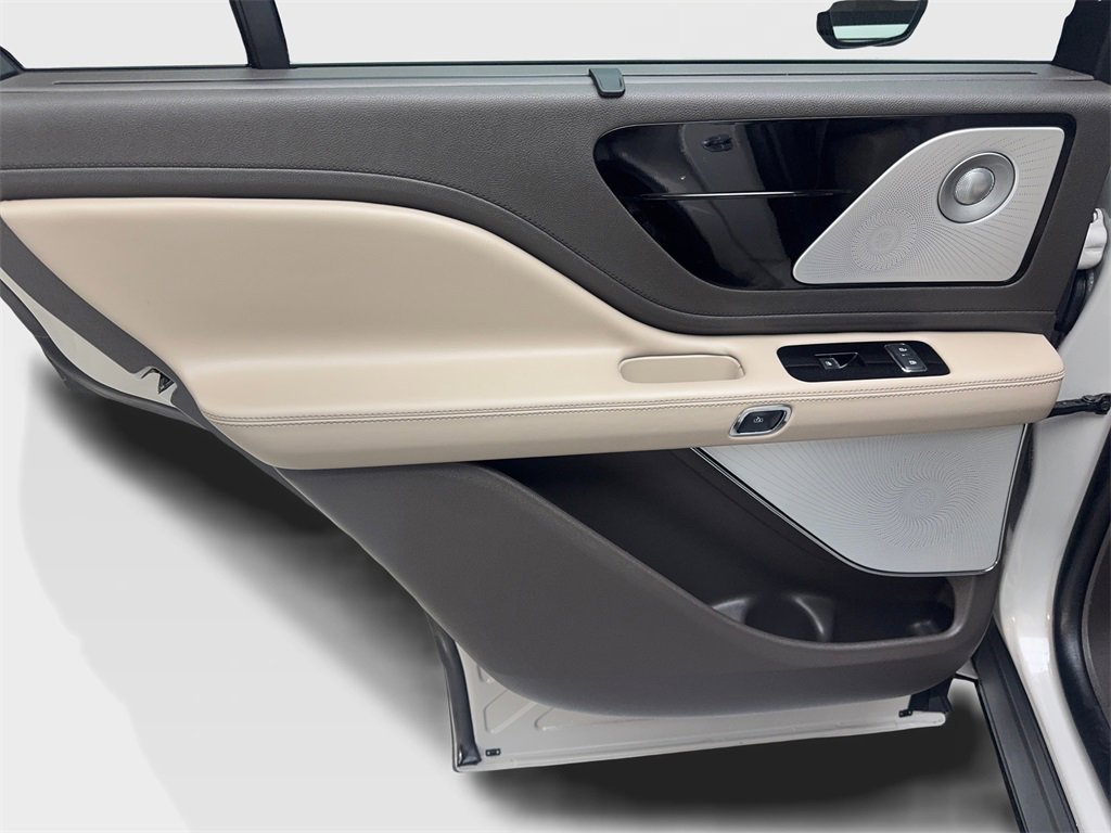 Used 2022 Lincoln Aviator Reserve w/ Equipment Group 201A image 35