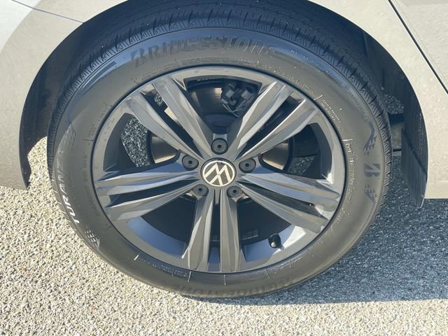 Used 2023 Volkswagen Jetta SE w/ Panoramic Sunroof Package image 30
