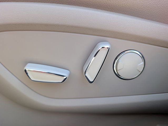 Used 2022 Lincoln Nautilus FWD w/ Premium Package image 15