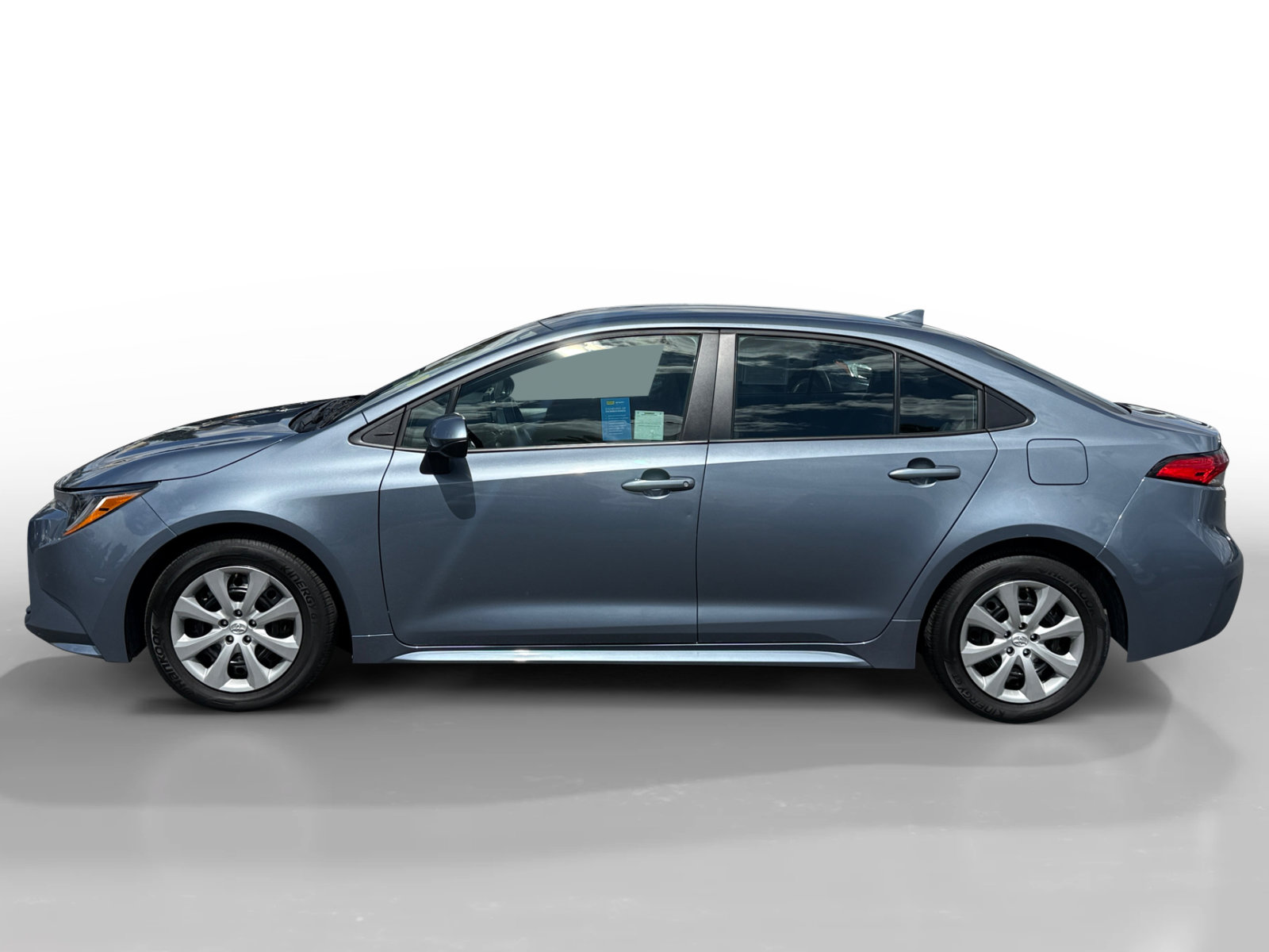 Used 2025 Toyota Corolla LE FWD image 2