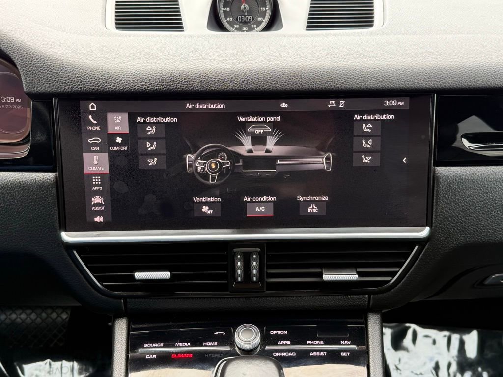 Used 2021 Porsche Cayenne image 42