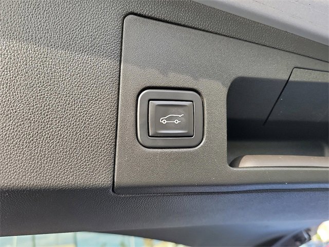 Used 2017 Cadillac XT5 Luxury w/ Driver Awareness Package image 23