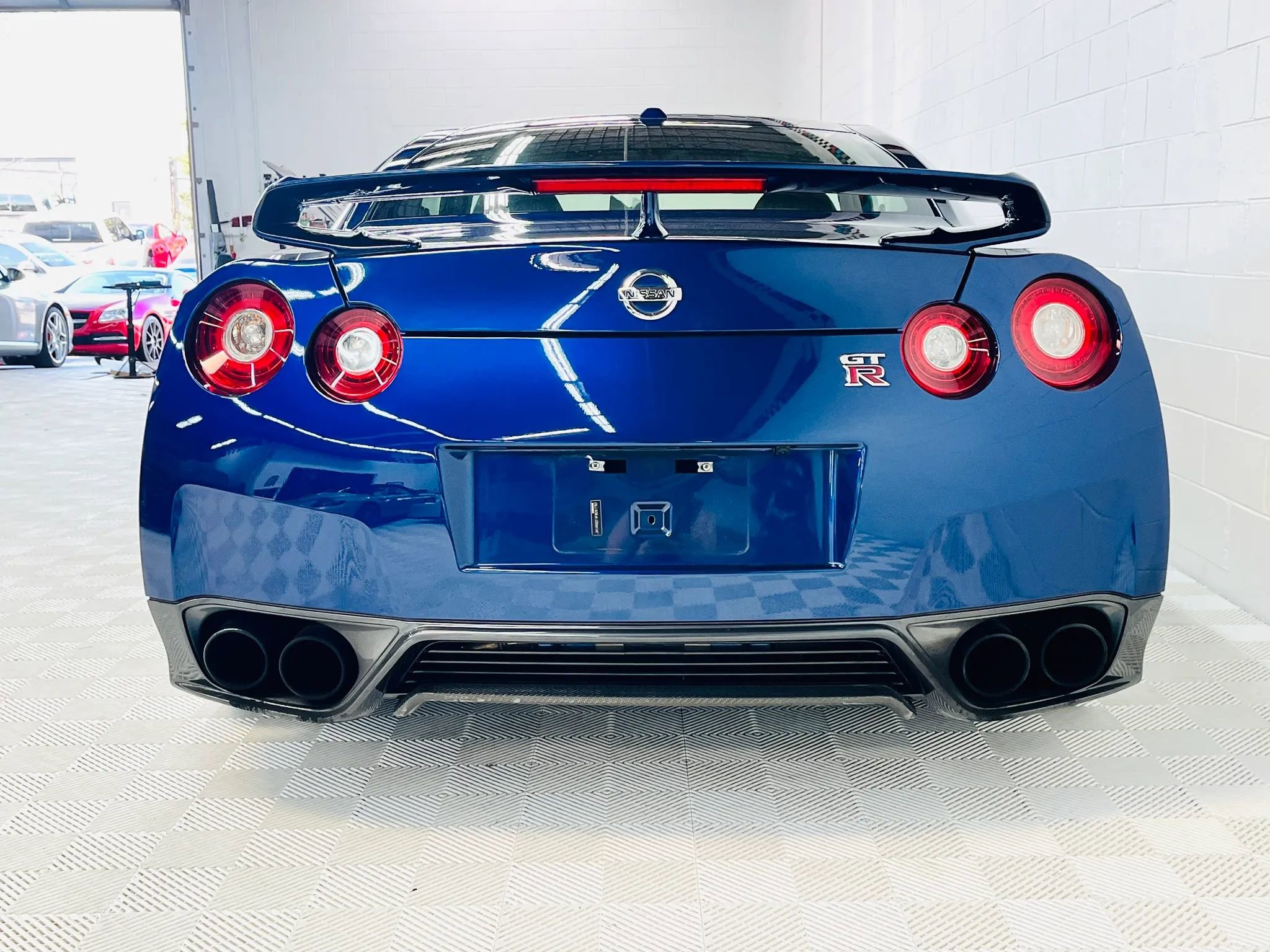 Used 2015 Nissan GT-R Premium image 7