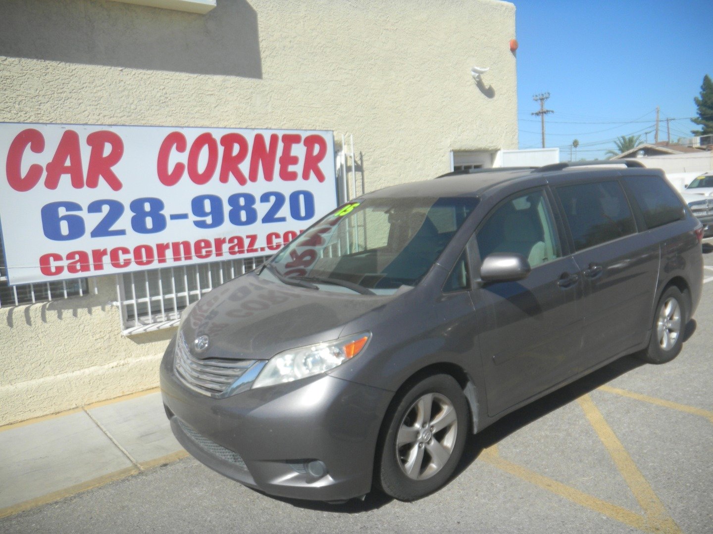 Used 2015 Toyota Sienna LE image 2
