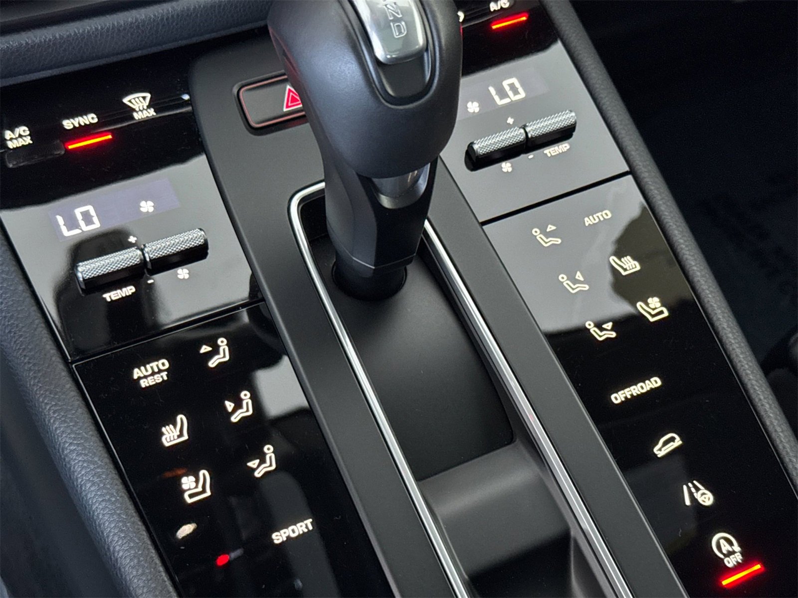 Used 2025 Porsche Macan image 24