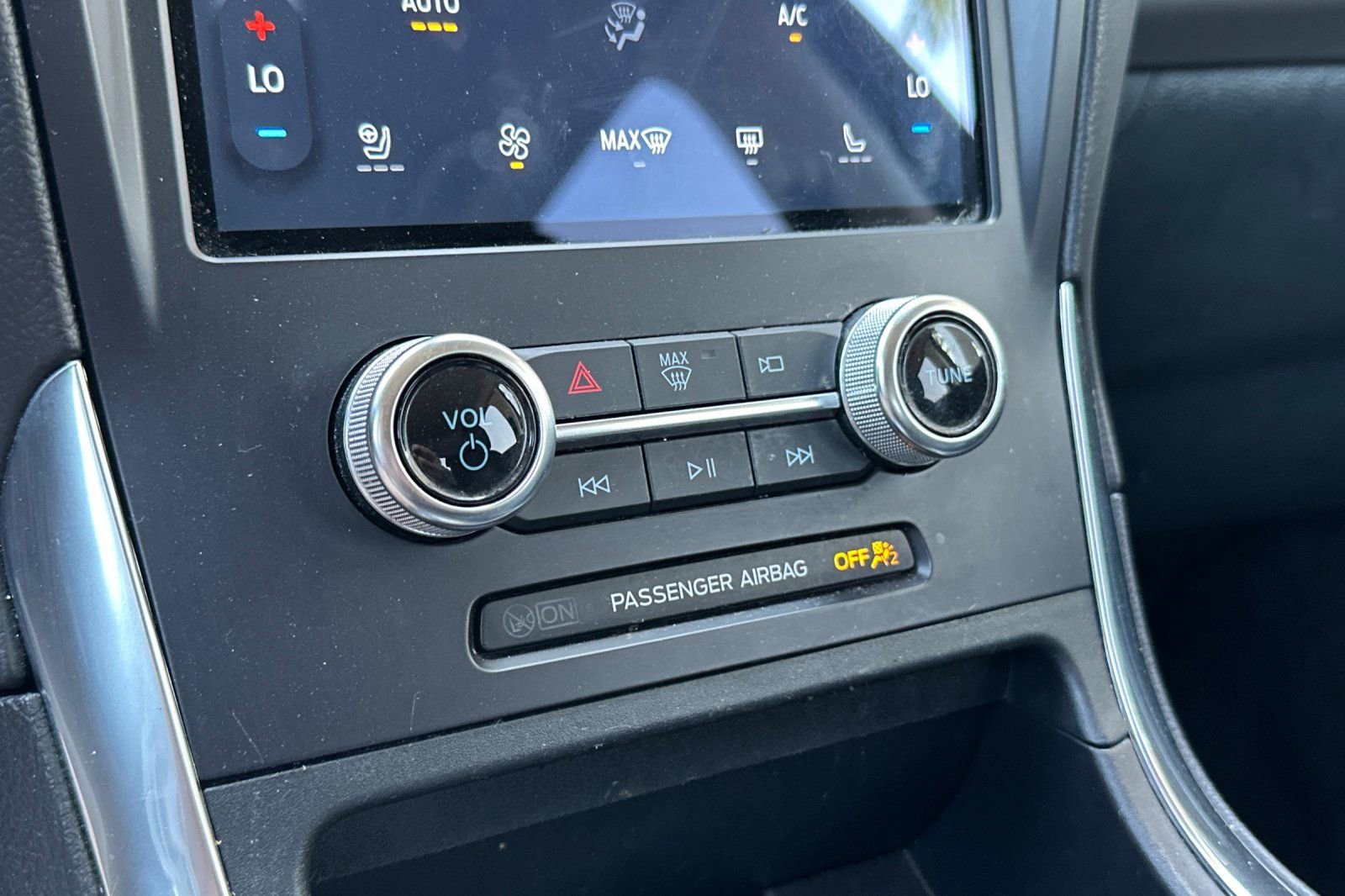 Used 2024 Ford Edge Titanium image 29