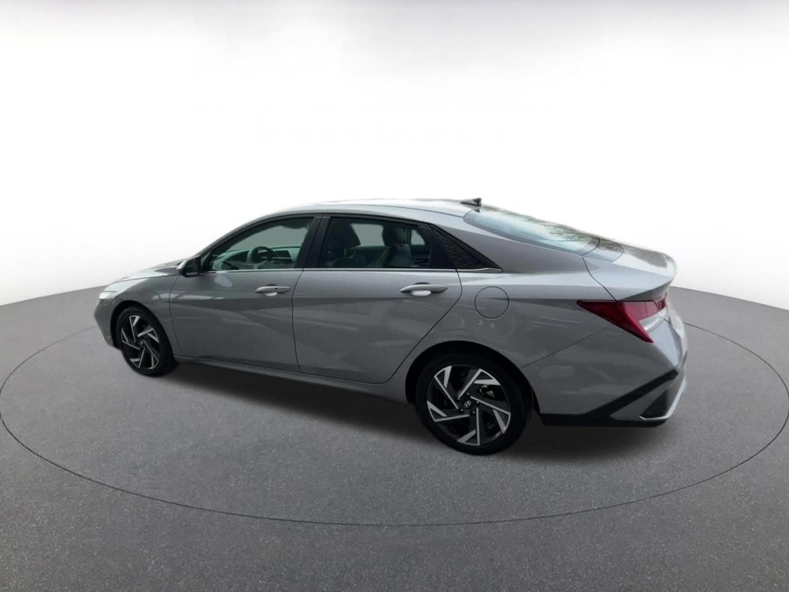 Used 2025 Hyundai Elantra SEL image 10