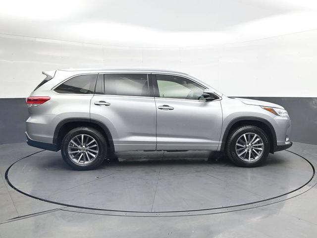 Used 2018 Toyota Highlander XLE FWD image 3