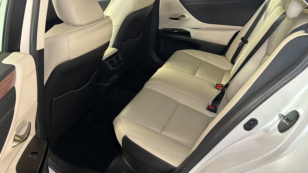 Certified 2025 Lexus ES 300h w/ Premium Package image 14