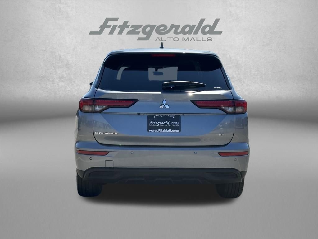 Used 2024 Mitsubishi Outlander SE AWD/4WD image 3