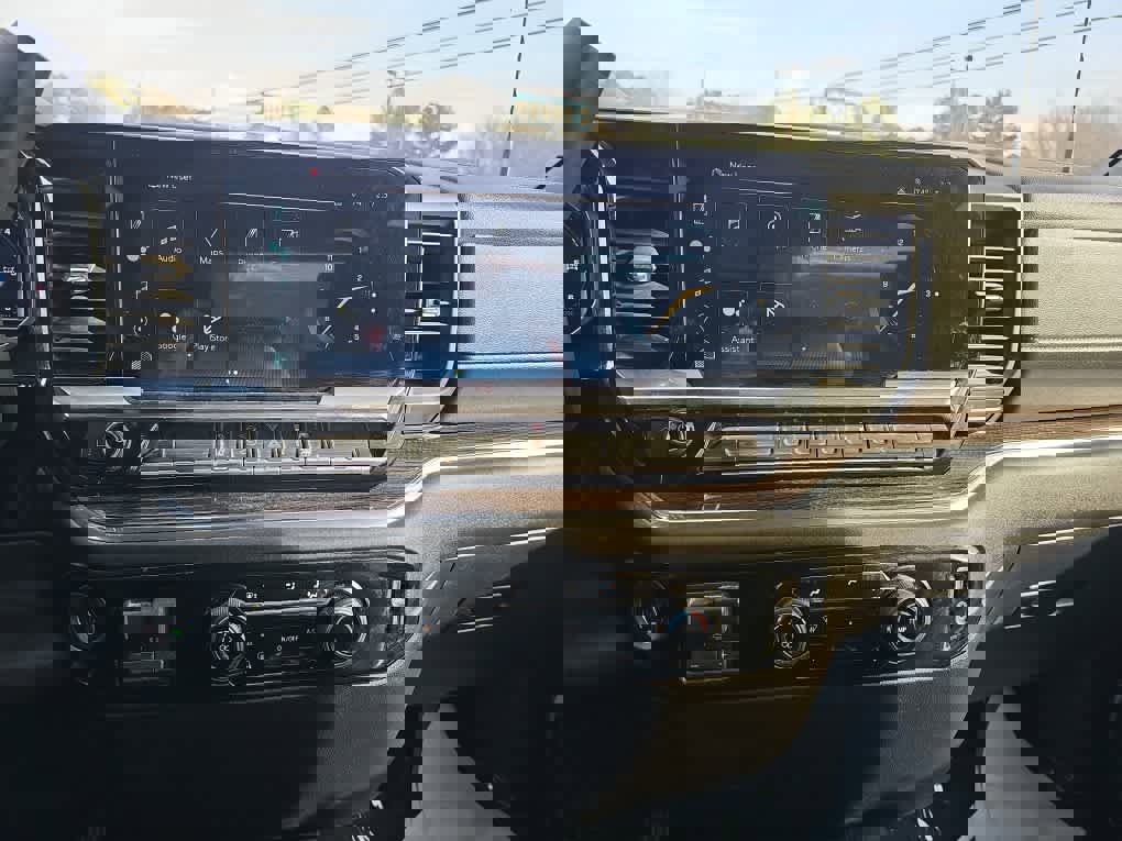 Used 2024 Chevrolet Silverado 2500 LT image 20