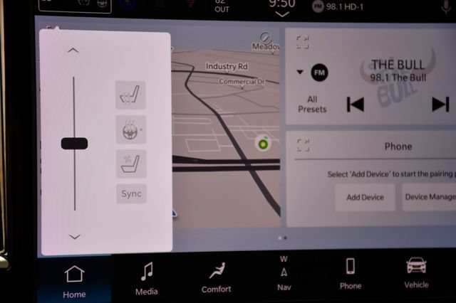 Used 2025 Chrysler Pacifica Limited FWD image 25
