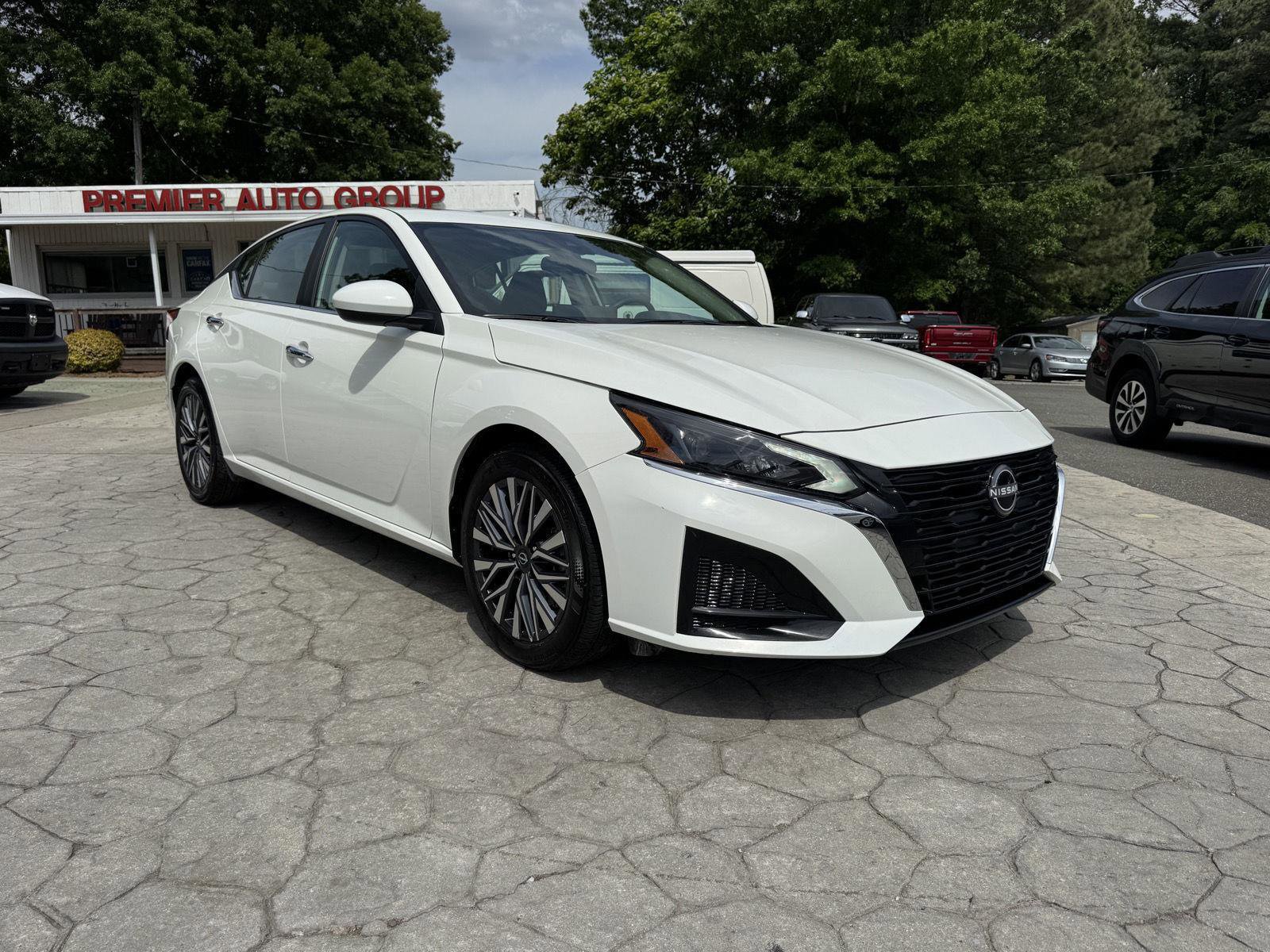 Used 2025 Nissan Altima 2.5 SV w/ SV Premium Package FWD image 1