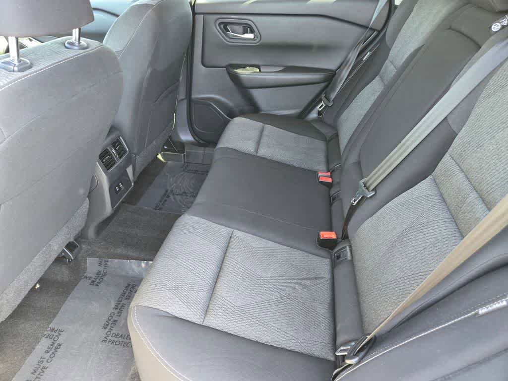 Used 2024 Nissan Rogue SV AWD/4WD image 12