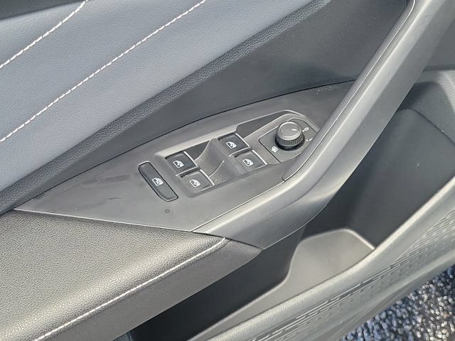 Certified 2025 Volkswagen Jetta SEL FWD image 17