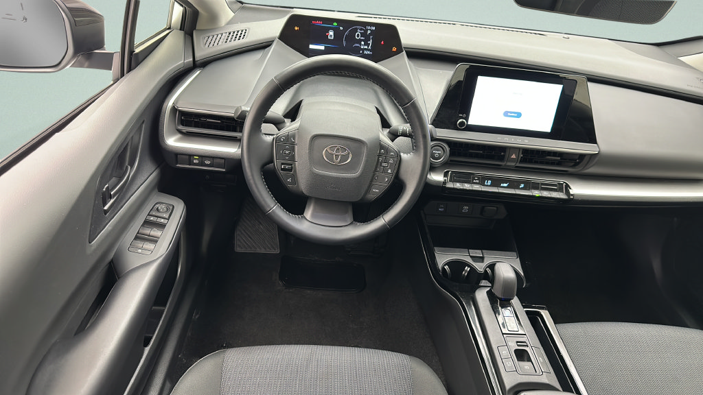 Used 2025 Toyota Prius LE FWD image 10