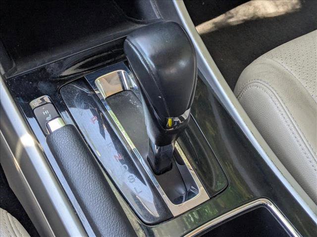 Used 2017 Honda Accord EX-L image 12