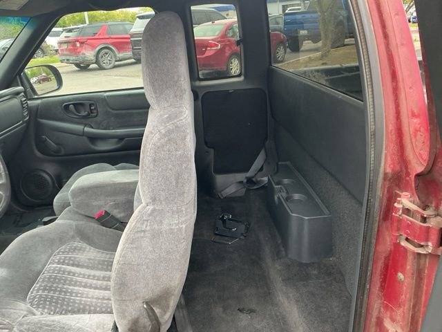 Used 2001 Chevrolet S10 Pickup LS w/ Preferred Equipment Group RWD image 13