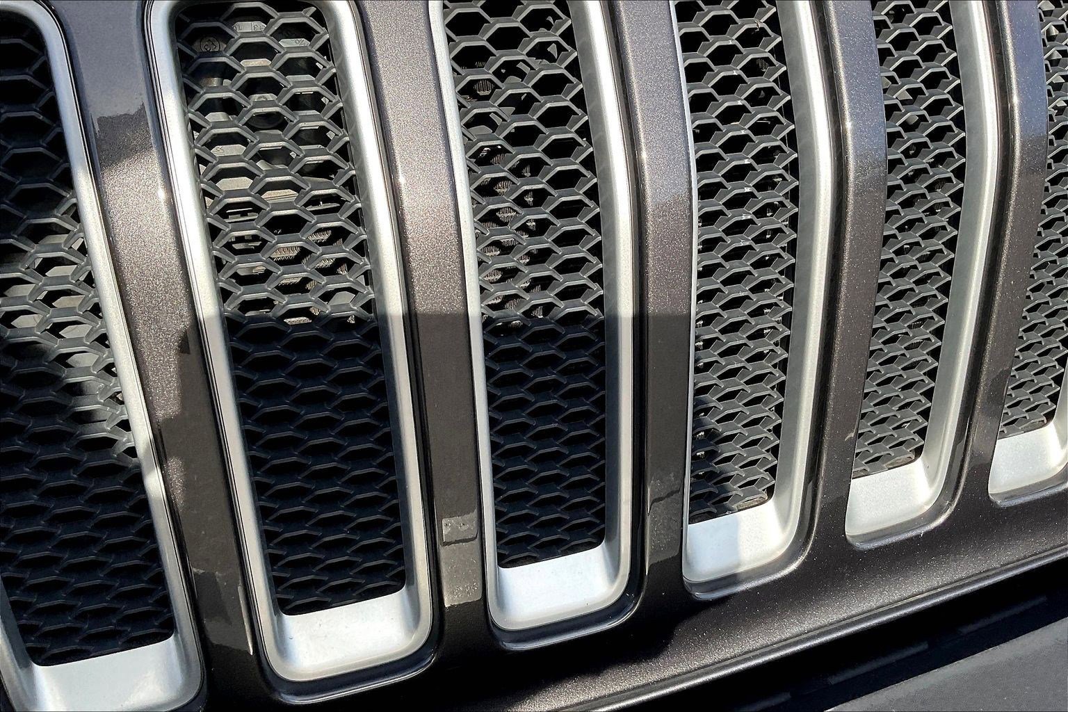 Used 2019 Jeep Wrangler Unlimited Sahara image 25