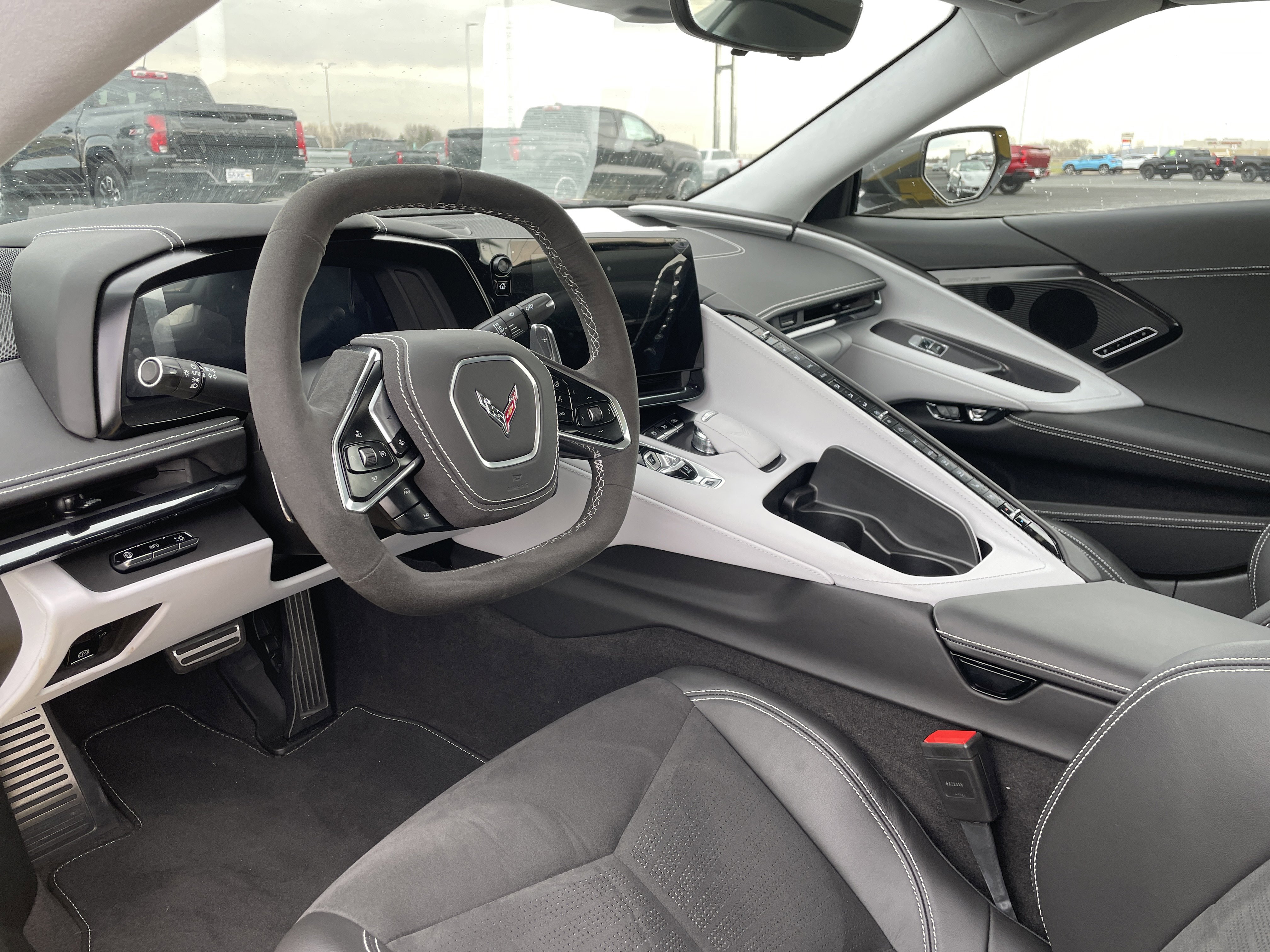 Used 2025 Chevrolet Corvette Stingray Premium Conv w/ Z51 Performance Package RWD image 9