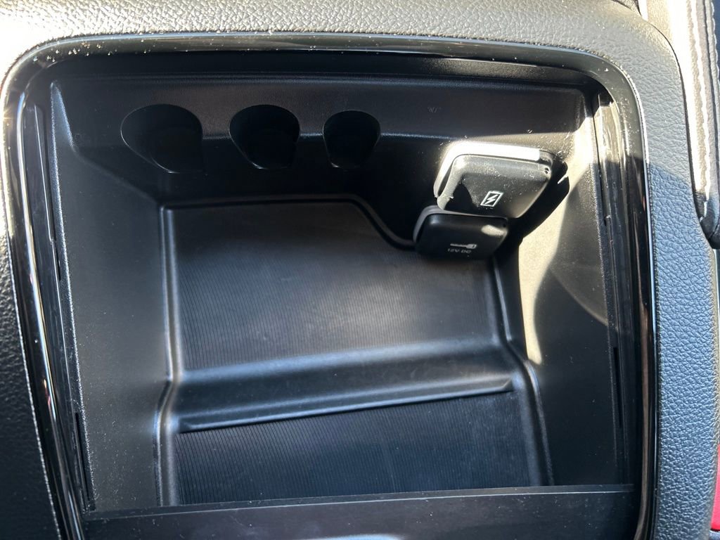 Used 2025 Chrysler Pacifica Limited image 31