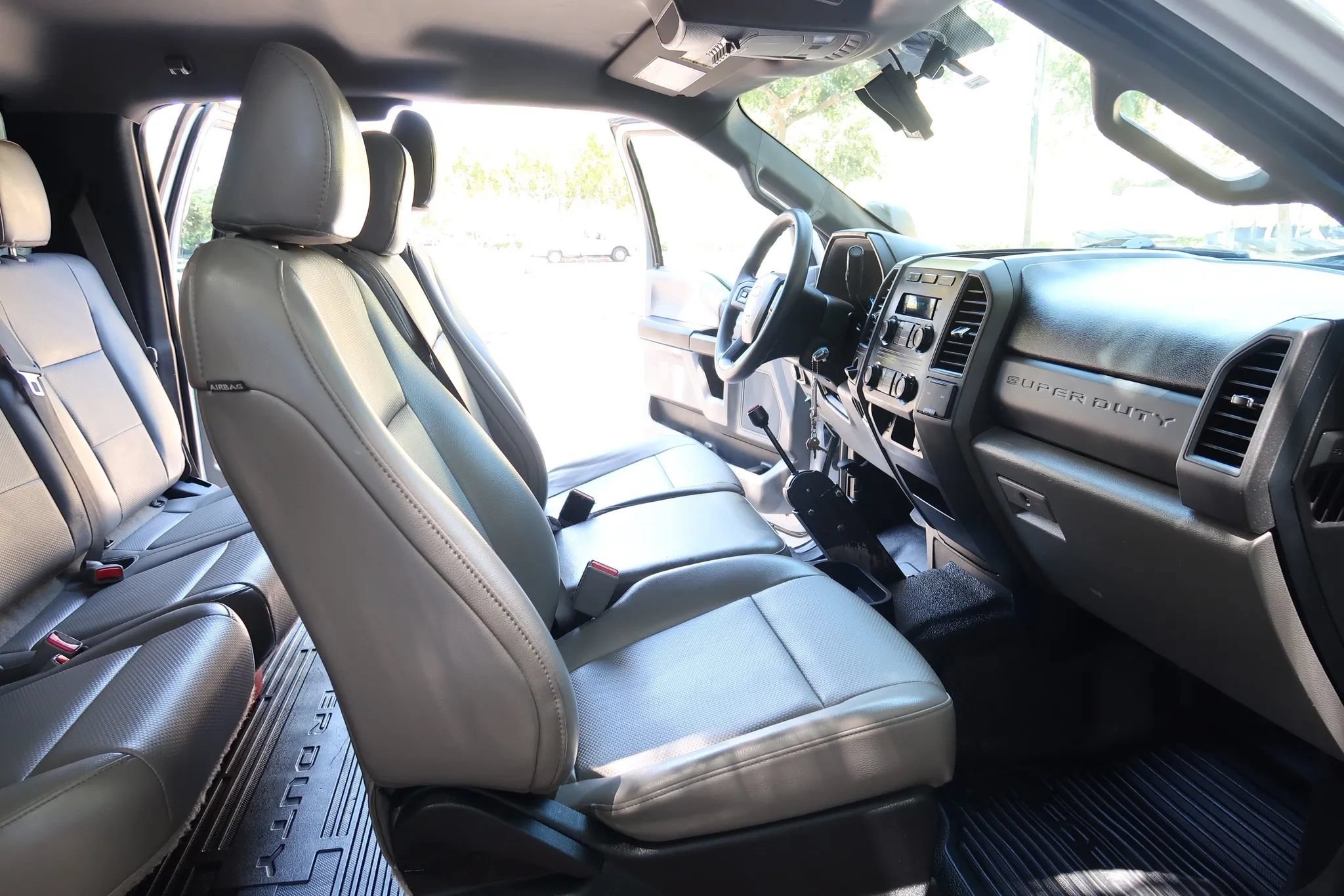 Used 2017 Ford F550 2WD SuperCab Super Duty image 27