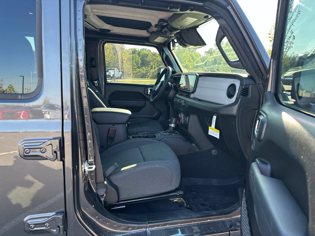 New 2026 Jeep Gladiator Sport w/ Dual Top Group AWD/4WD image 16