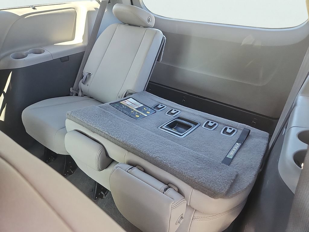 Used 2020 Toyota Sienna XLE w/ XLE Navigation Package AWD/4WD image 30
