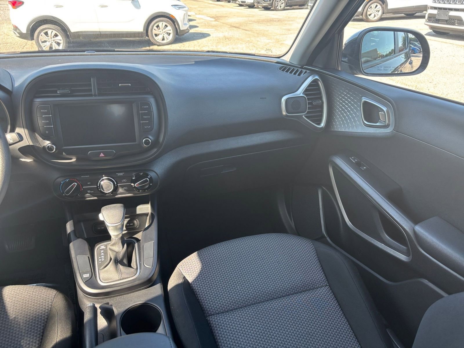 Used 2025 Kia Soul LX w/ LX Technology Package FWD image 30
