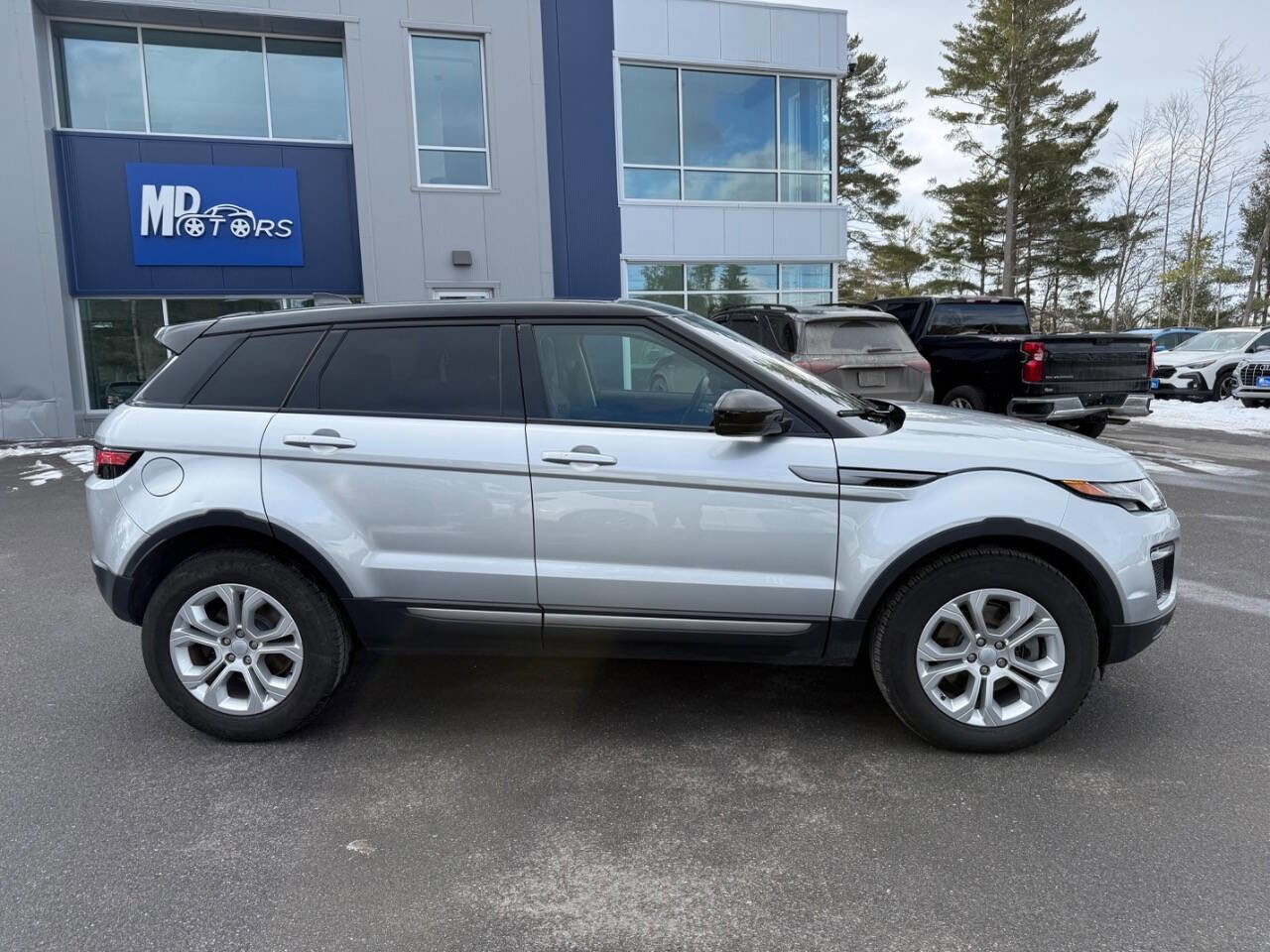 Used 2018 Land Rover Range Rover Evoque image 5