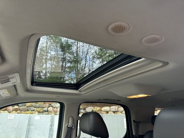 Used 2010 Cadillac Escalade Luxury AWD/4WD image 21