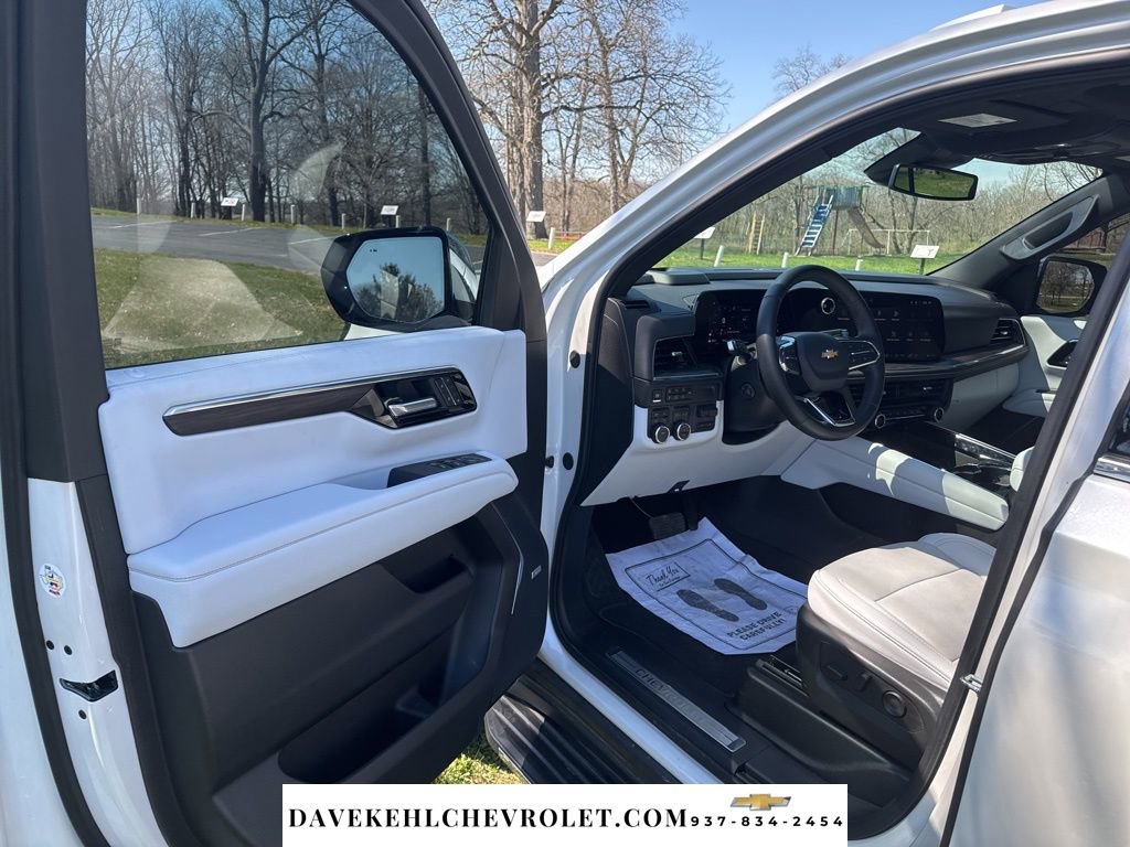 Used 2025 Chevrolet Tahoe Premier AWD/4WD image 15