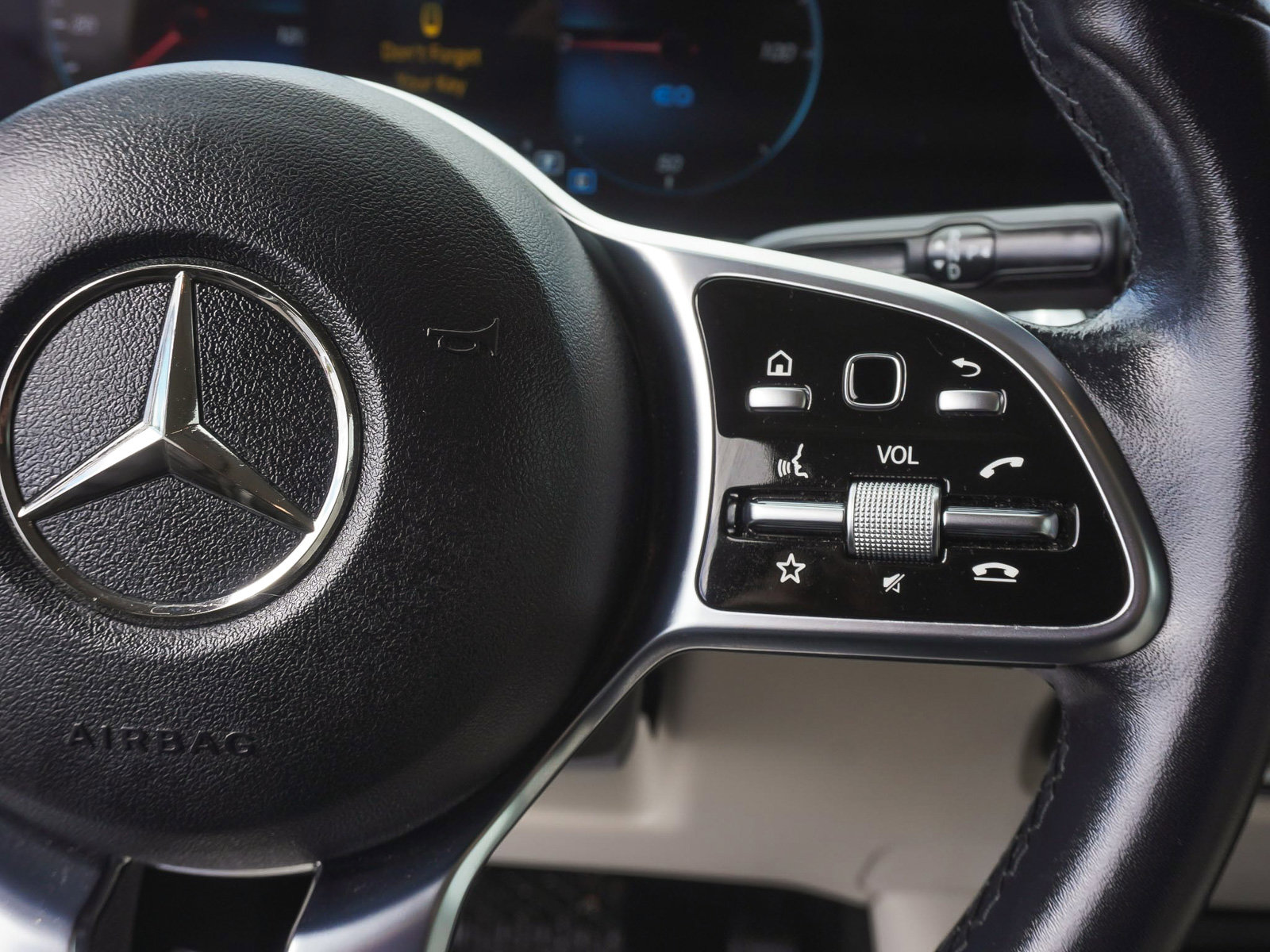 Used 2023 Mercedes-Benz EQB 300 4MATIC image 20
