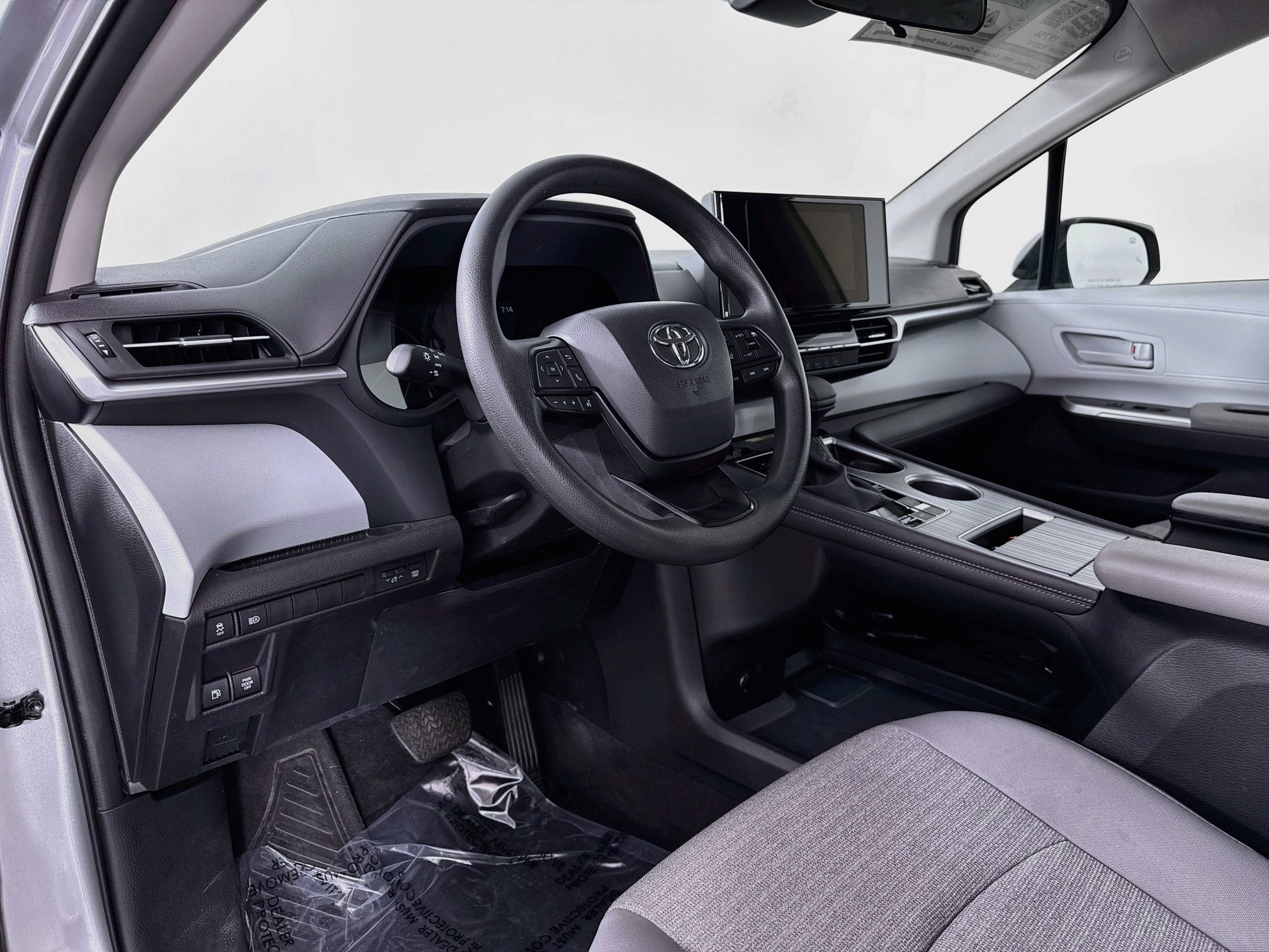 Certified 2025 Toyota Sienna LE FWD image 9